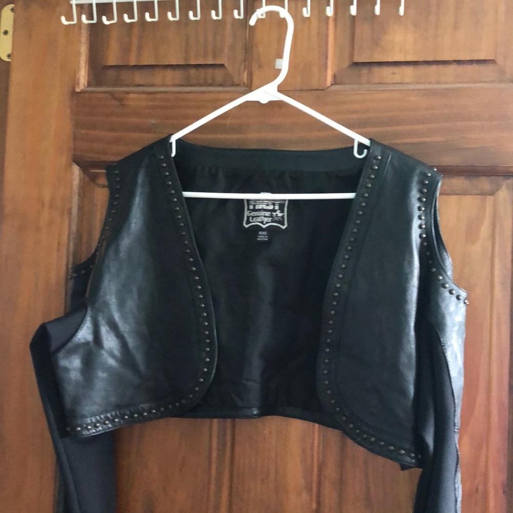 Cut out shoulder leather jacket